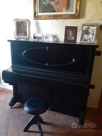 Pianoforte con sgabello
