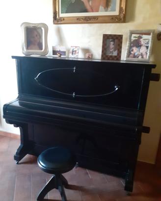 Pianoforte con sgabello