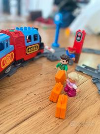 Treno lego duplo rotaie e personaggi