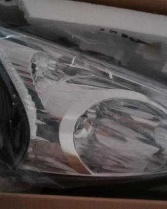 Mitsubishi  Grandis fanale lato passeggero