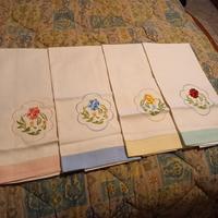 Set 4 asciugamani ricamati misto lino