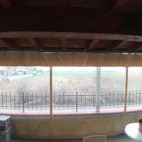 Copertura portico con telo in PVC con guide