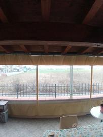 Copertura portico con telo in PVC con guide