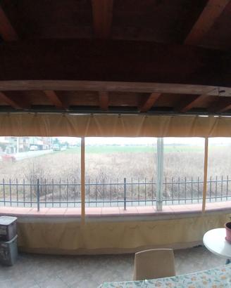 Copertura portico con telo in PVC con guide