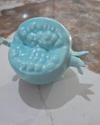 Melograno ceramica smaltata blu pastello