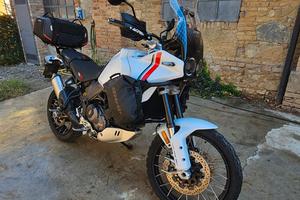 Ducati Desert X completa per viaggio