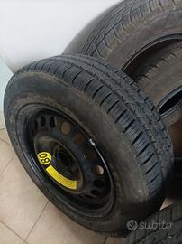 4 gomme auto e ruota di scorta