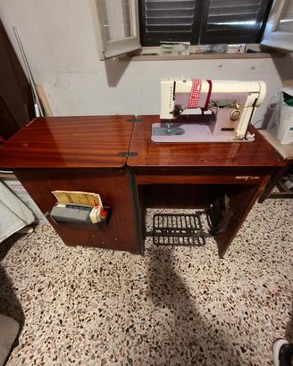 macchina da cucire vintage 