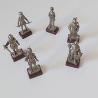 Set soldatini medievali in armatura del XVI secolo