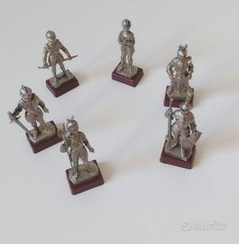 Set soldatini medievali in armatura del XVI secolo