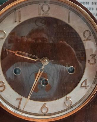 Grande orologio meccanico da tavolo o da camino