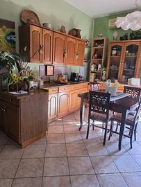 Cucina componibile classica in legno chiaro