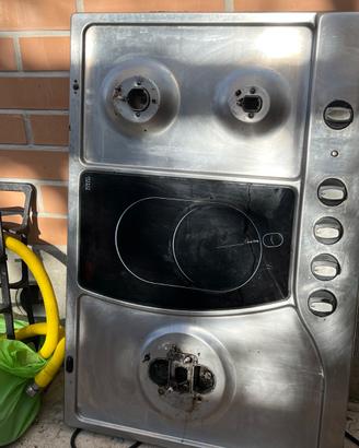 Piano cottura 3 fuochi a gas e 1 piastra elettrica