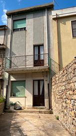 Arbus- Indipendente cortile frontale e retrostante
