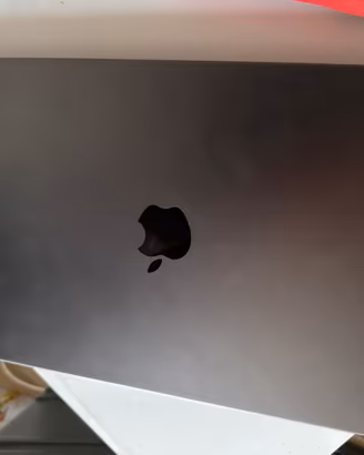 Apple MacBook Pro 14” M5 – 32GB RAM – 512GB SSD
