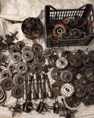 Tanti Pezzi interni Motore Vespa 50 / 125 cc