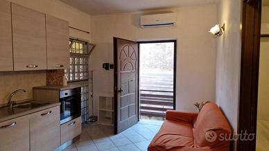 Magliana bilocale arredato con balcone