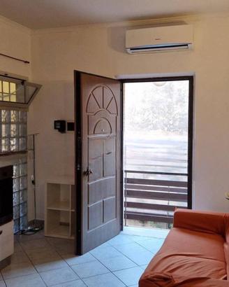 Magliana bilocale arredato con balcone