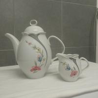 Teiera in porcellana antica