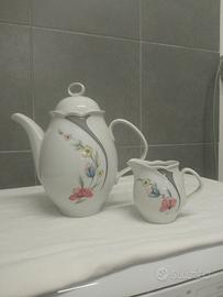 Teiera in porcellana antica