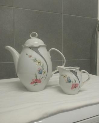 Teiera in porcellana antica