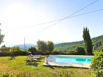 Rustico / Casale di 215 m² con 5 locali e box auto