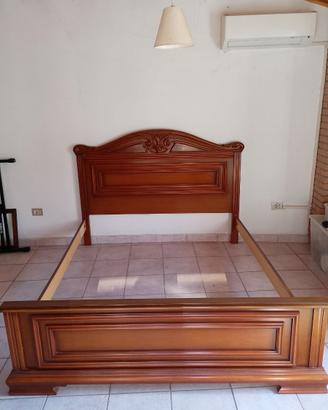 Letto Matrimoniale con 2 comodini