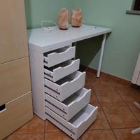 Scrivania e sedia Ikea 