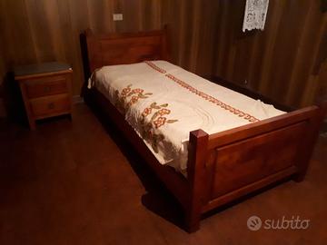 Letto singolo in legno di ciliegio con comodino