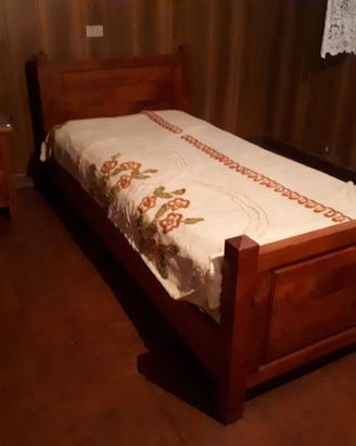 Letto singolo in legno di ciliegio con comodino