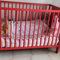 culla Ikea colore rosso 