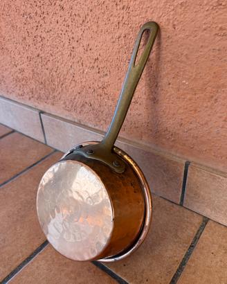 Piccola padella vintage in rame martellato