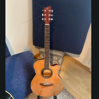 Chitarra semi acustica Roling's e appoggia chitarr