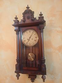 orologio da parete a pendolo in stile d'epoca 