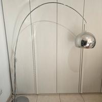 Lampada ad arco stile Arco – base in metallo croma