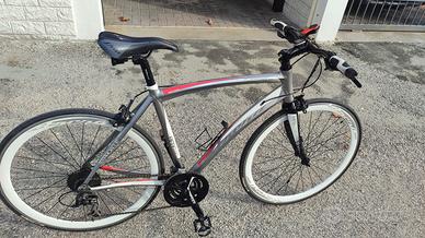 Bicicletta corsa ibrida