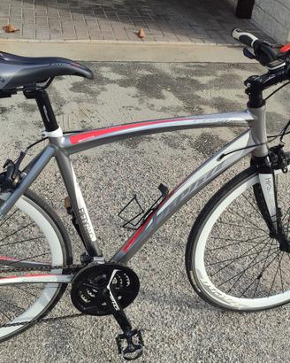 Bicicletta corsa ibrida