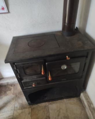 Stufa a legna con forno