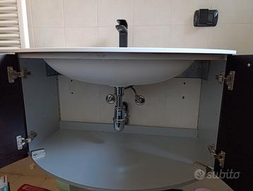 MOBILE BAGNO CON LAVABO E RUBINETTO