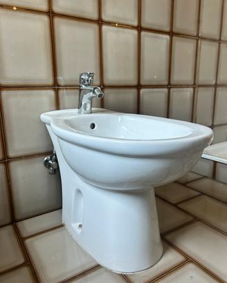 Bidet bianco in ceramica