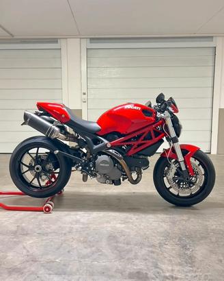 DUCATI MONSTER 796