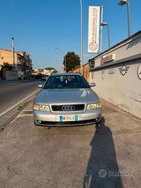 Audi A4 Avant 2.8 V6 quattro auto (5m)