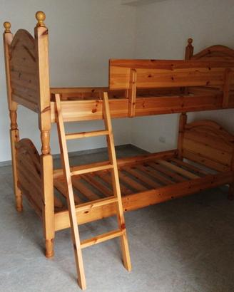Letto a castello/due letti singoli in pino