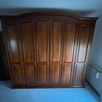 Mobili in legno massello in noce