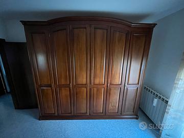 Mobili in legno massello in noce