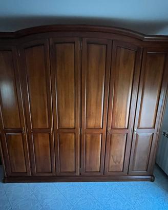 Mobili in legno massello in noce