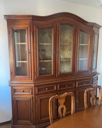 Tavolo e credenza