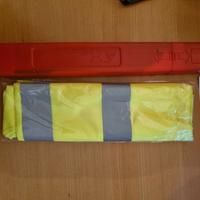 Kit di sicurezza per auto composto da triangolo