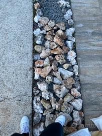 Sassi  di roccia travertino