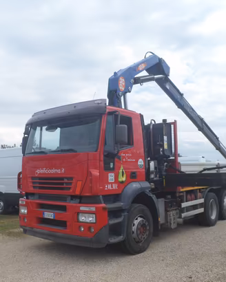 Iveco stralis 260e31 cassone fisso con gru